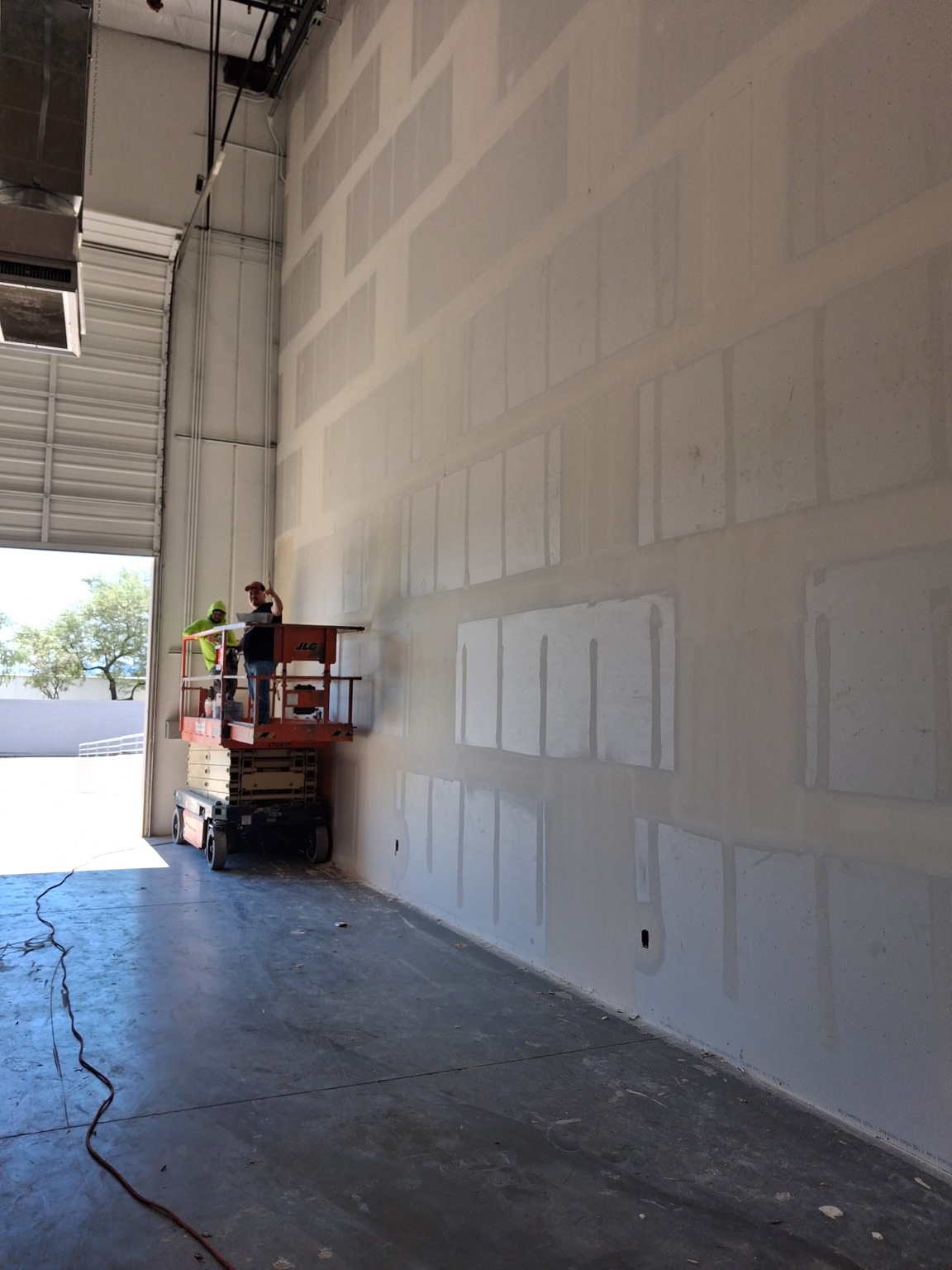 Drywall finishing on tall wall